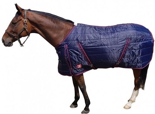 Cotton lined to prevent sweating and slipping, 250g fill, durable outer for extra strength. Contoured fit ensures good shoulder and body fit, which prevents rug slipping, as well as the cross over straps and removable leg/ New Zealand straps. Shoulder pleats allow horse to move freely. Fleece wither lining prevents rubbing. Front closure straps have buckles for adjustment and clips for quick fastening / releasing of straps, and velcro reinforcement. Machine washable 30 degrees.