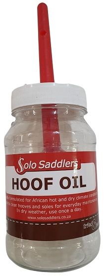 Refillable bottle with a brush attached to the lid. Oil is sealed inside the bottle - keeping hands, brush and oil clean. Fits 500ml of hoof oil inside.