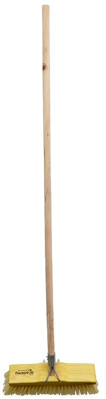 GB11 House broom, complete with wooden handle and 55 grip.