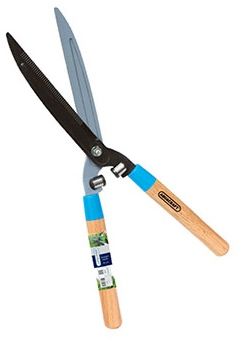 Efficient and comfortable hedge shear cutting due to sturdy blades and ergonomic wooden handle.