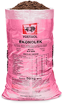 VOERMOL EKONOLICK (V11147). Class: Protein, Mineral & Trace Mineral Supplement for Ruminants. VOERMOL EKONOLICK is a ready-mixed, energy rich, protein lick. Contains a low level of salt, therefore stimulating intake under sweetveld conditions & where stubble fields of small grains are grazed. Molasses based, not dusty & will not blow away. As a protein source it will stimulate the appetite in order to make better use of less palatable dry veld. Helps to prevent weight loss during the dry season & therefore contributes to the increase in lamb & calf percentages. Can be fed to cattle, sheep & goats in the same camp.