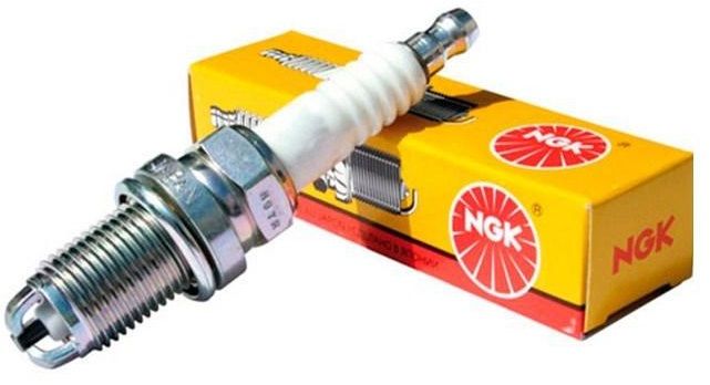 NGK BM6A Spark plug Replaces Champion CJ8 Denso W20M-US BOSCH WS7E WS8E Rocwood L6 Oregon 77-302-1 O-P17 petrol brush cutter, trimmer, strimmer, chainsaw, hedge trimmer, blower, pole chainsaws, pole hedge trimmers.