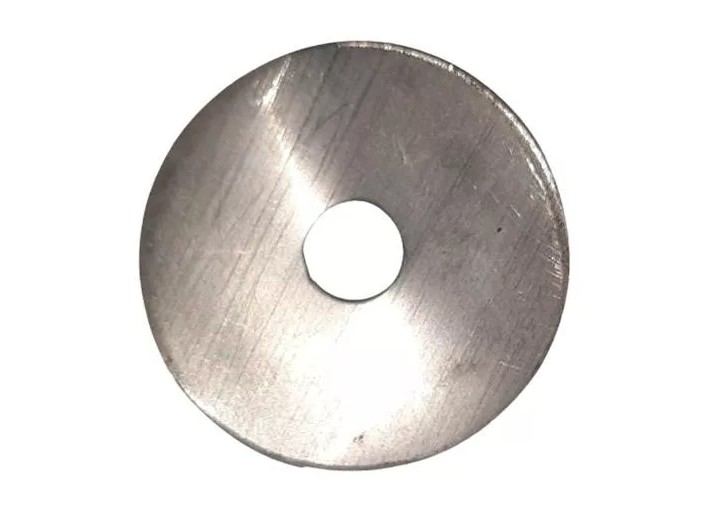 This washer is designed for the spring blade assembly of the Estatemaster 600, serving as a direct replacement for OEM part number D-DR04. It is compatible with Estatemaster 660 and 3-wheel models, providing a reliable fit and supporting proper blade funct