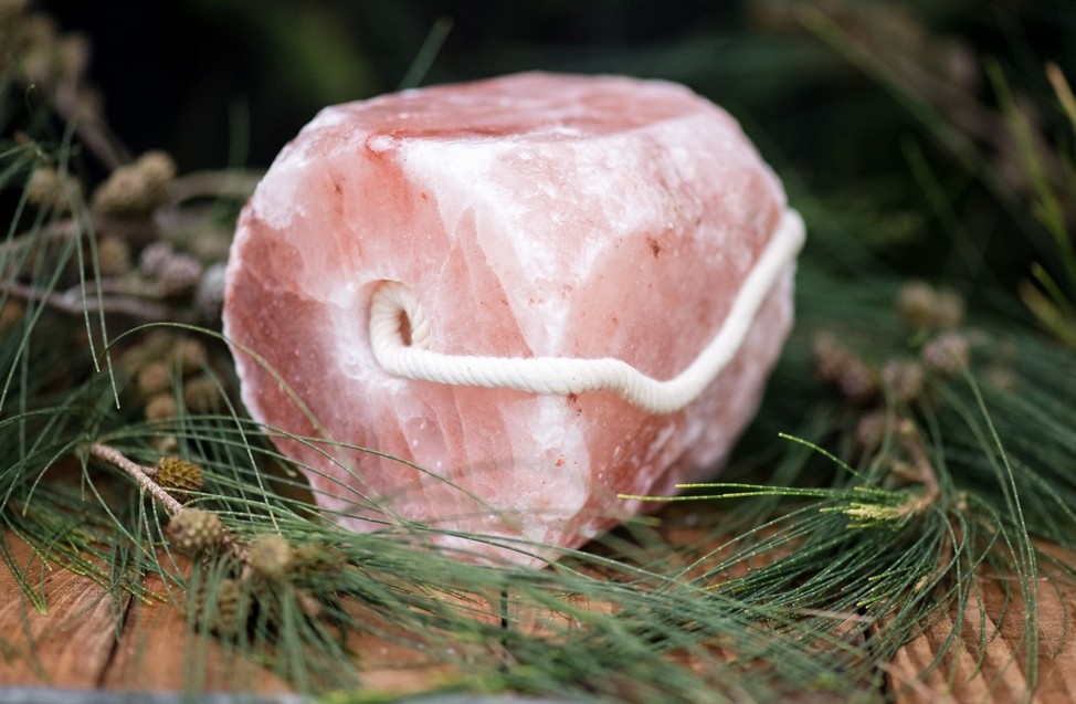 The Himalayan salt lick is the purest form of salt you can give your horse, made from a 100% natural product mined from the Himalayan mountains. It provides an excellent way to supplement this essential nutrient in your horses diet, and its distinctive